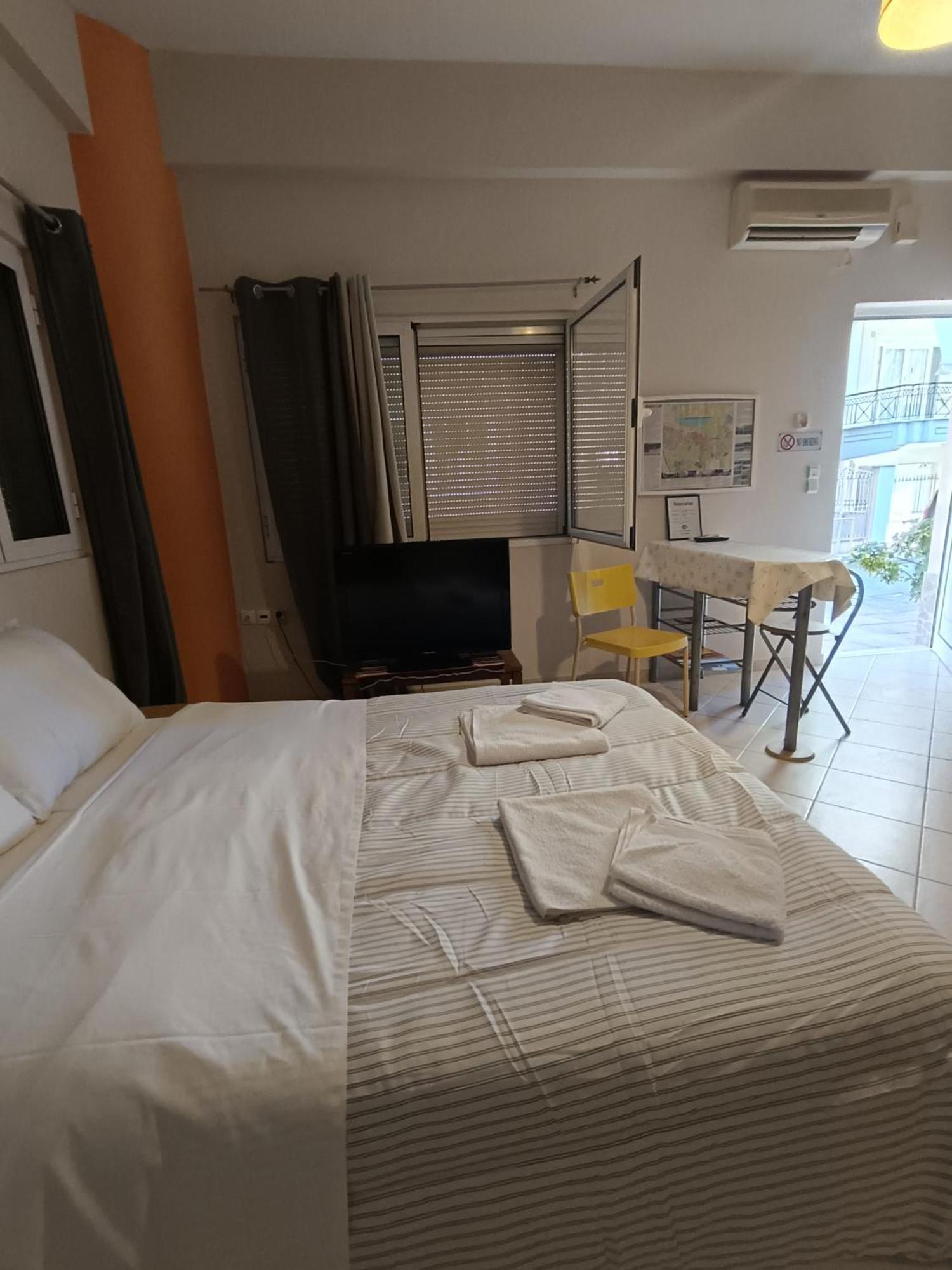 Cozy Apartment In The Center Of Aighion Achaia - Ground Floor - Ισόγειο Στουντιο Aígion Ngoại thất bức ảnh