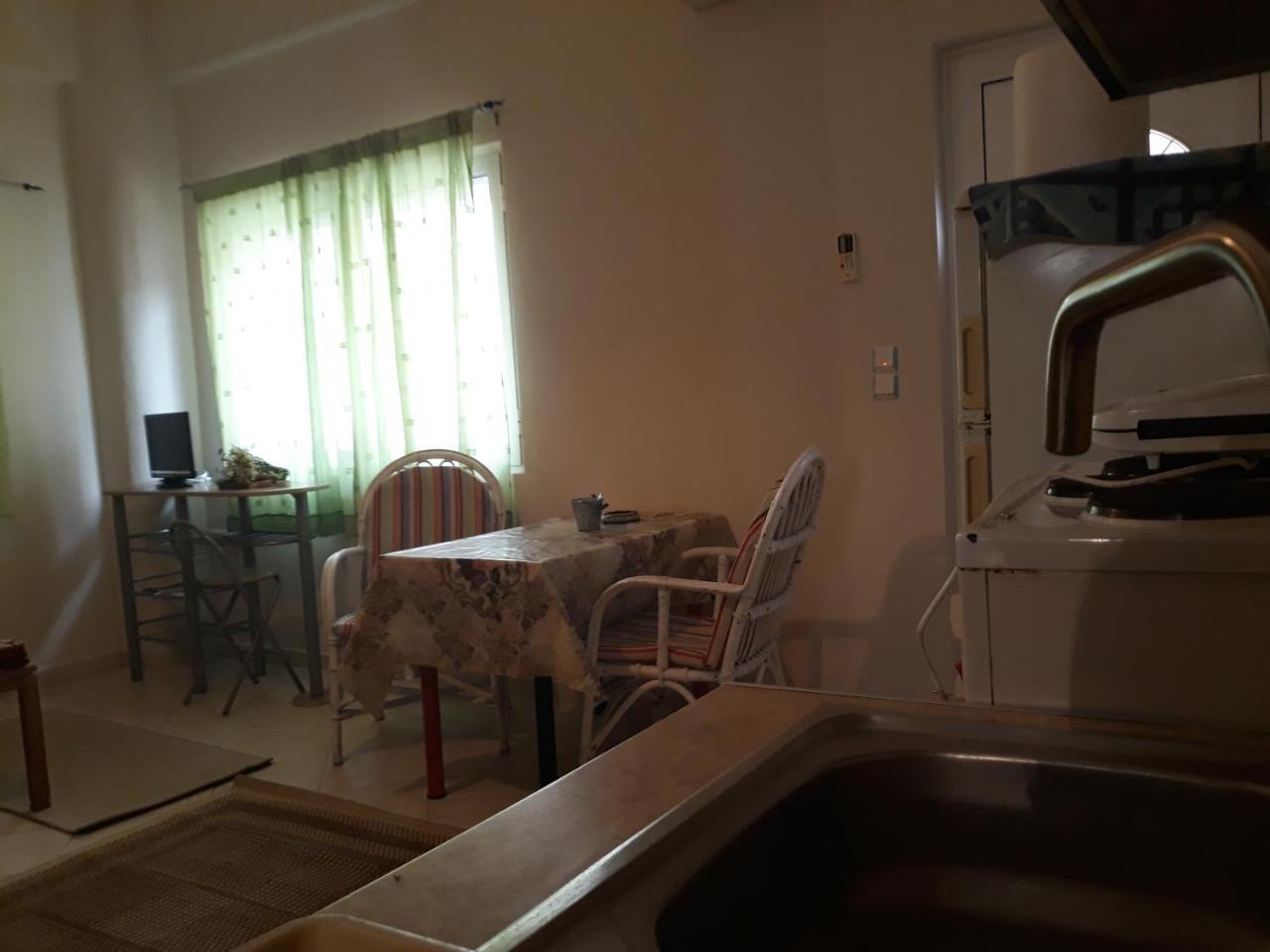 Cozy Apartment In The Center Of Aighion Achaia - Ground Floor - Ισόγειο Στουντιο Aígion Ngoại thất bức ảnh